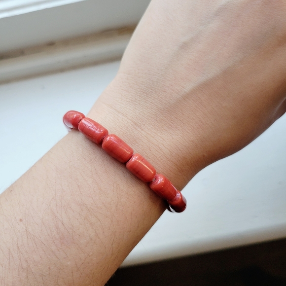 Vintage Handmade Coral Beaded Bracelet - Picture 1 of 5
